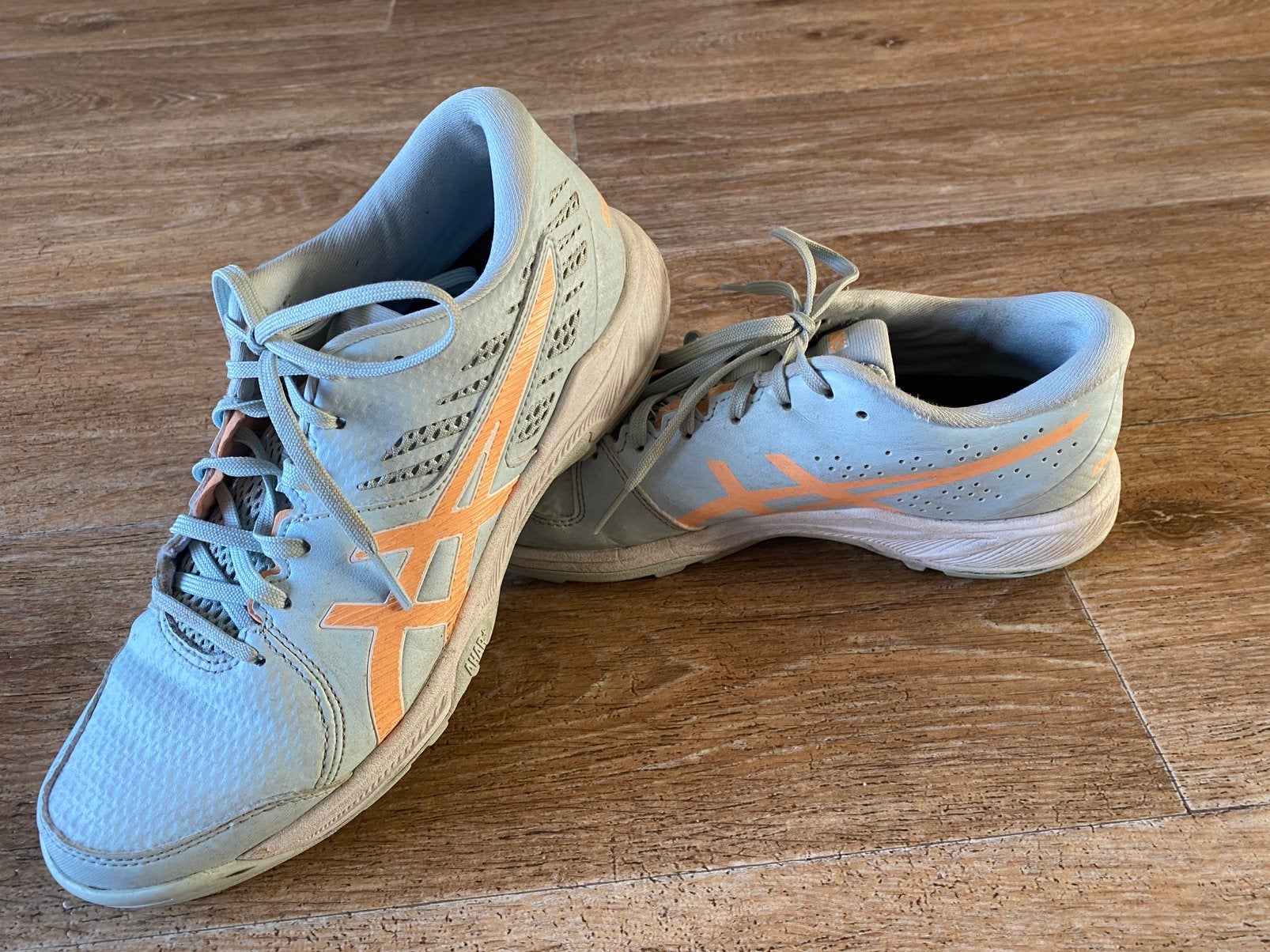 Asics buitenschoen met noppen - maat 39, Sport en Fitness, Loopsport en Atletiek, Gebruikt, Ophalen of Verzenden, Overige sporten