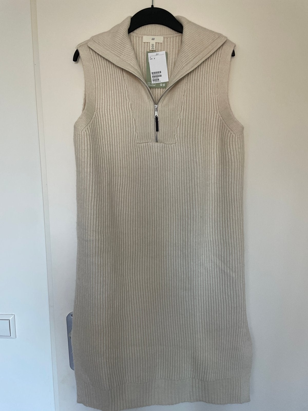 Nieuw met prijsk crème kleur gebreide jurk van h&m maat s, Wit, Nieuw, Ophalen of Verzenden, Knielengte