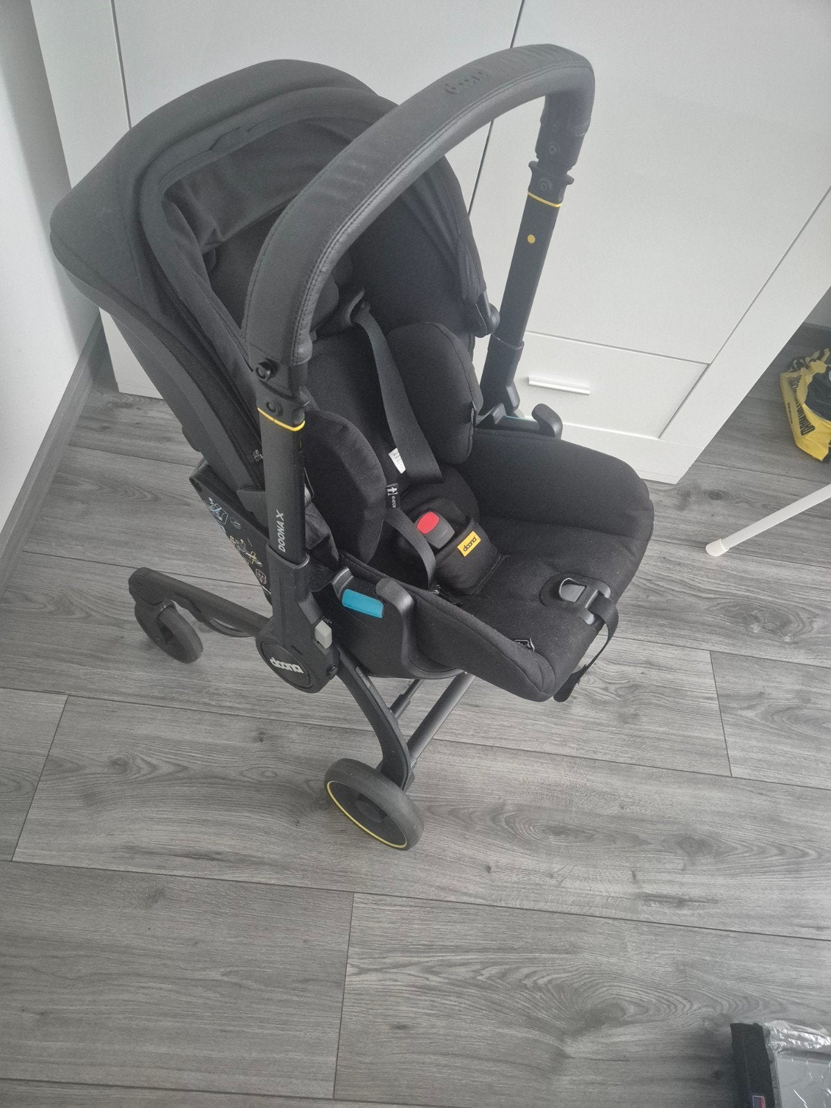 Doona X Autostoeltje - Nitro Black, Kinderen en Baby's, Ophalen of Verzenden, Zo goed als nieuw, Overige merken, Autogordel