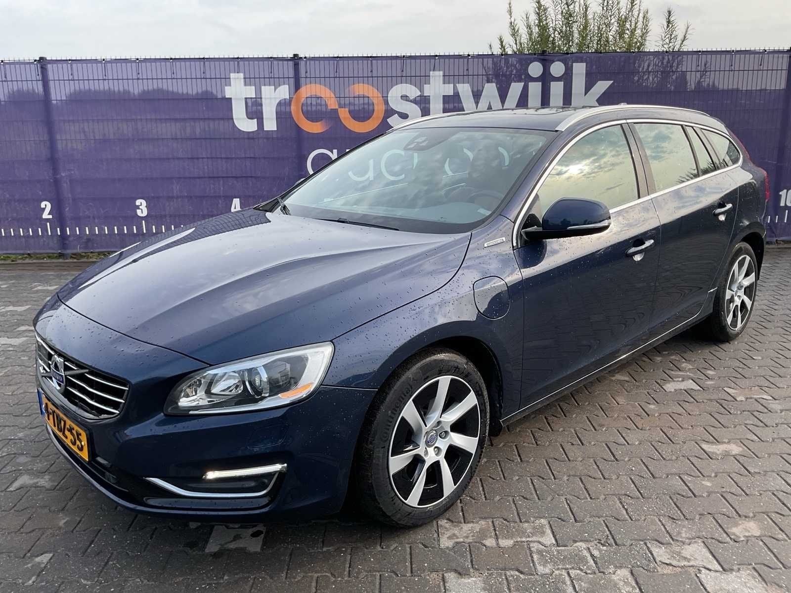 2013 - Volvo - V60 - 2.4 D6 AWD Pl.i Sum. - Personenauto, Auto's, Blauw, Overige brandstoffen, 68 pk, Origineel Nederlands