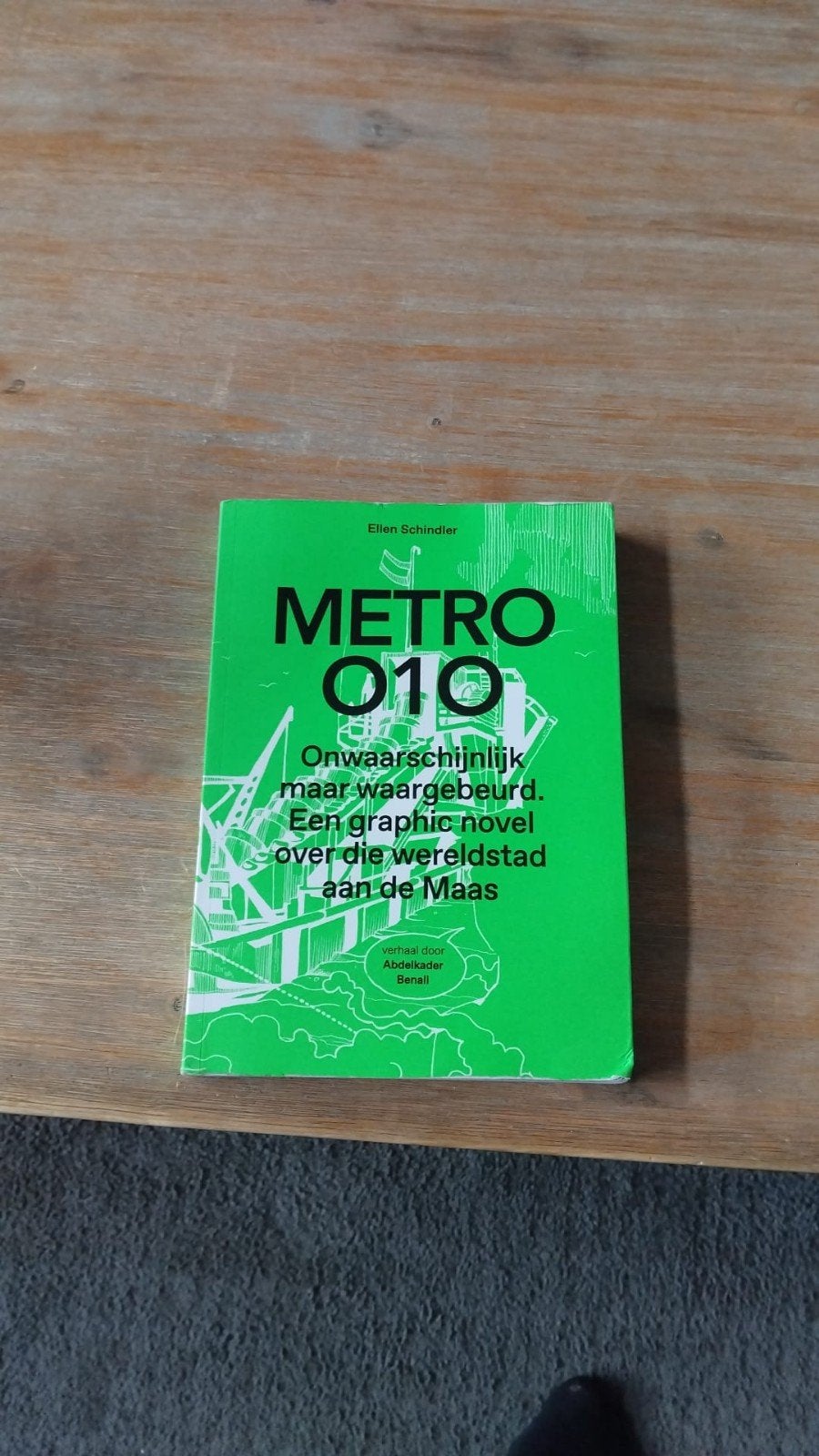 Metro 010: Graphic novel over Rotterdam, Ophalen of Verzenden, Zo goed als nieuw, Ellen Schindler, Abdelkader Benali