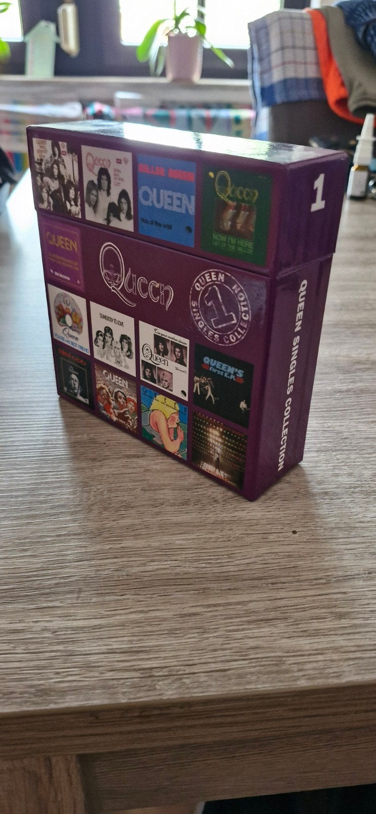 Queen - The Cd Singles Collection Box 1 EU 2008 ZGAN, Ophalen of Verzenden, Zo goed als nieuw, Rock en Metal, Inclusief doosje