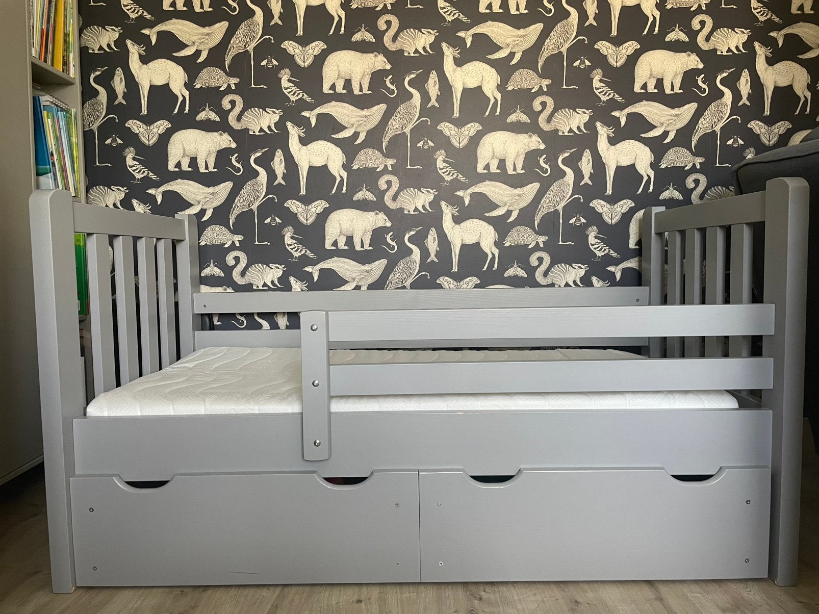 Houten peuterbed Rockwood met hekje, Kinderen en Baby's, Kinderkamer | Bedden, Ophalen, Zo goed als nieuw, 140 tot 160 cm, 70 tot 85 cm