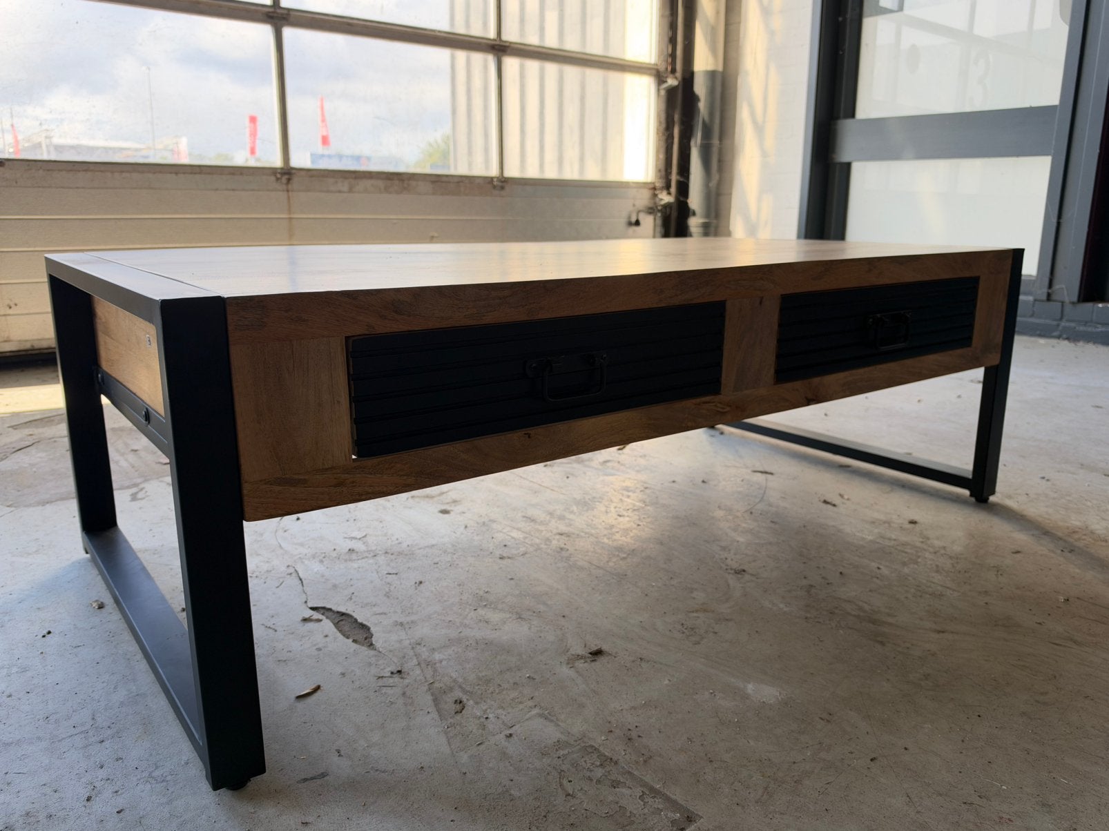 Industriële Salontafel met Lades, Ophalen, 50 tot 100 cm, Zo goed als nieuw, Minder dan 100 cm