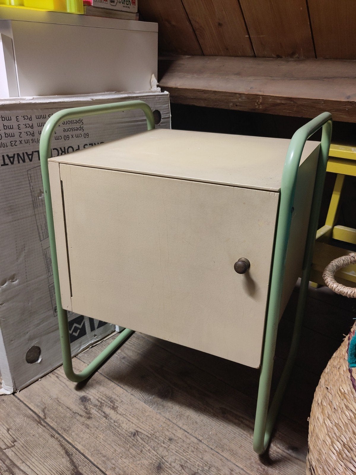 Vintage Bauhaus stijl nachtkastje met metalen buisframe, Ophalen, Gebruikt