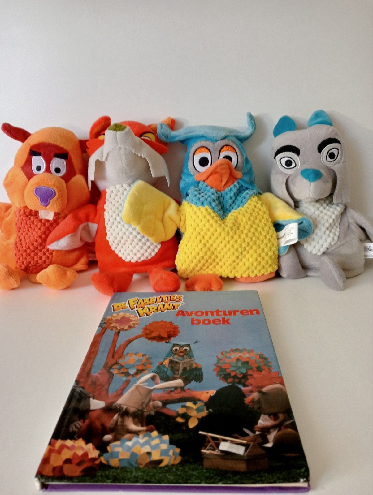 De Fabeltjeskrant Avonturenboek + 4 knuffels, Ophalen of Verzenden, Zo goed als nieuw, Loek de Levita