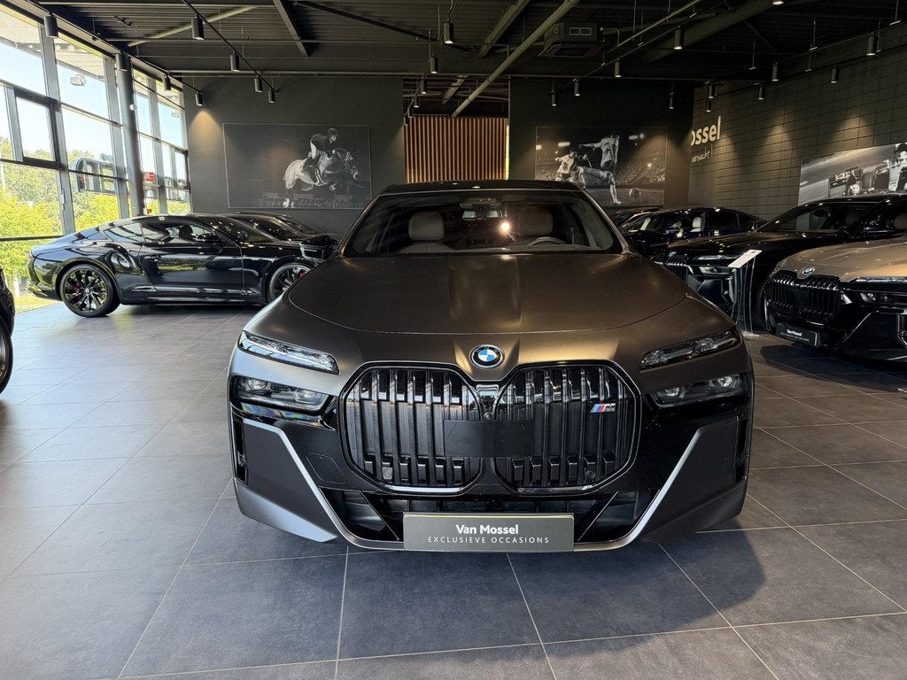 BMW 7-serie M760e xDrive | M-SPORT | REAR SEAT ENTERTAINMENT, 12 maanden, Gebruikt, Vierwielaandrijving, Hybride Elektrisch/Benzine