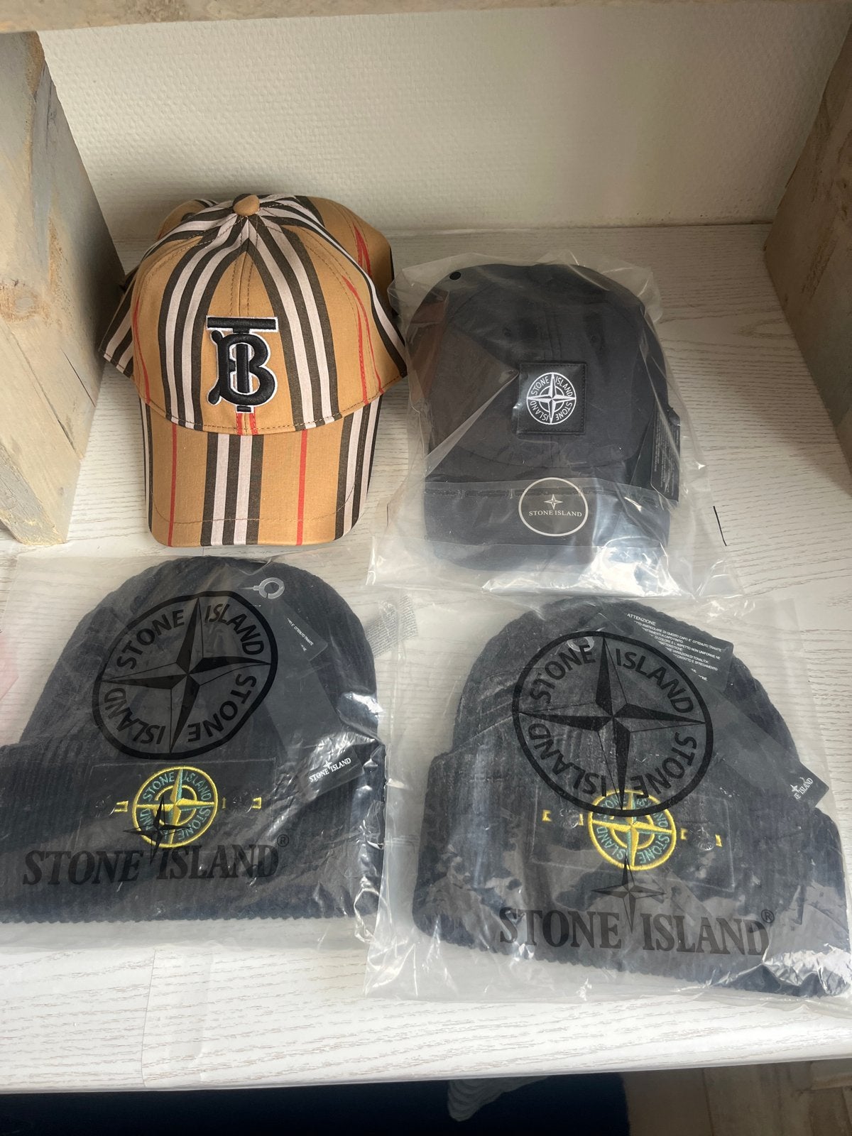 Burberry Pet & Stone Island Muts/Pet - Gloednieuw, Ophalen of Verzenden, Nieuw, One size fits all, Pet
