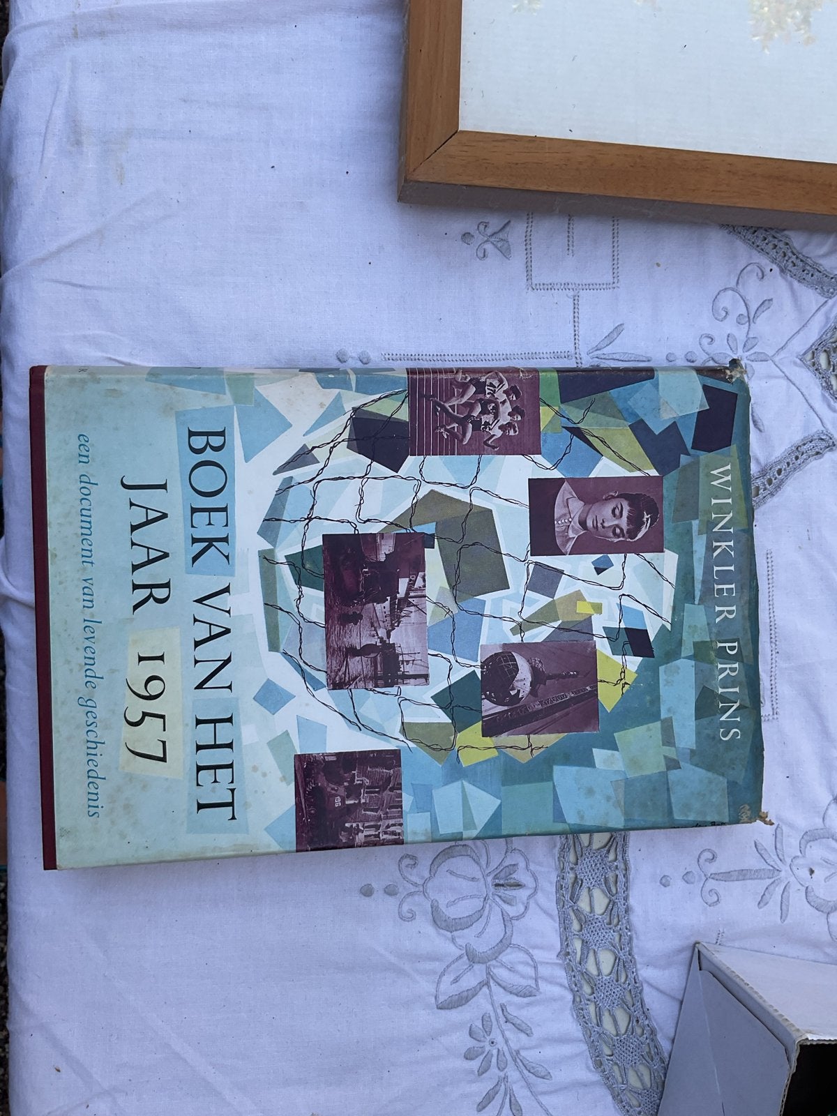 Winkler Prins Boek van het Jaar 1957 - Document levende gesc, Ophalen of Verzenden, Gelezen, Overige onderwerpen, Los deel