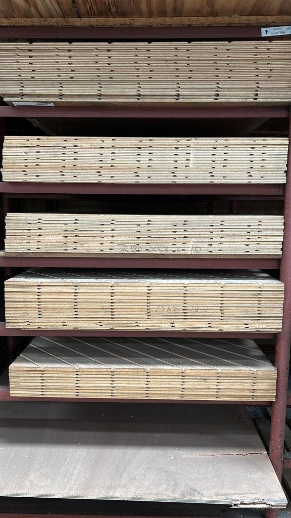 Multiplex met freeslijnen 10 mm – Bruynzeel Decora, Ophalen, Multiplex, Fortweg 3, Minder dan 20 mm