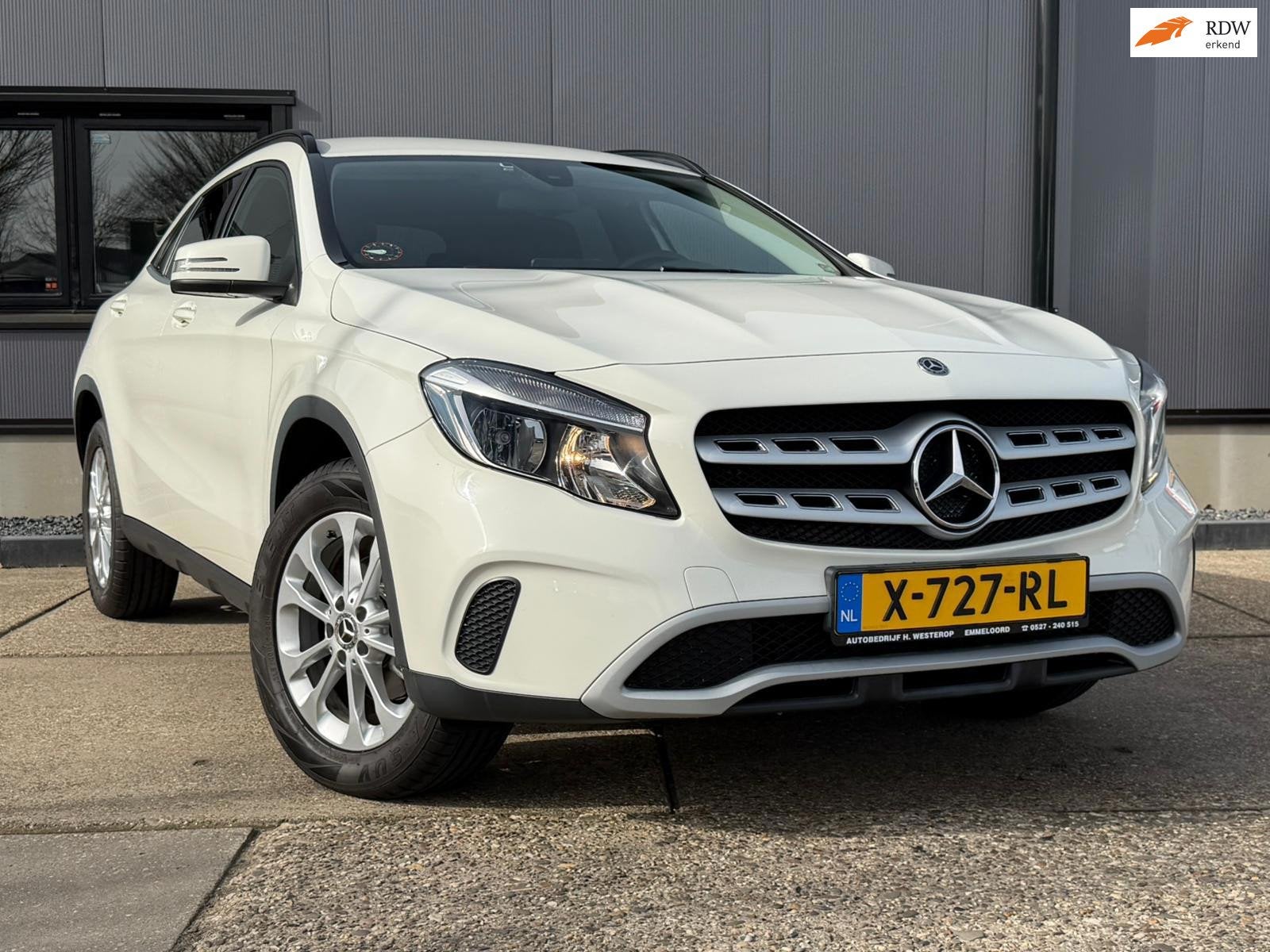 Mercedes-Benz GLA-klasse 200 Premium Plus super nette auto, Auto's, Voorwielaandrijving, Dealer onderhouden, Gebruikt, Leder en Stof