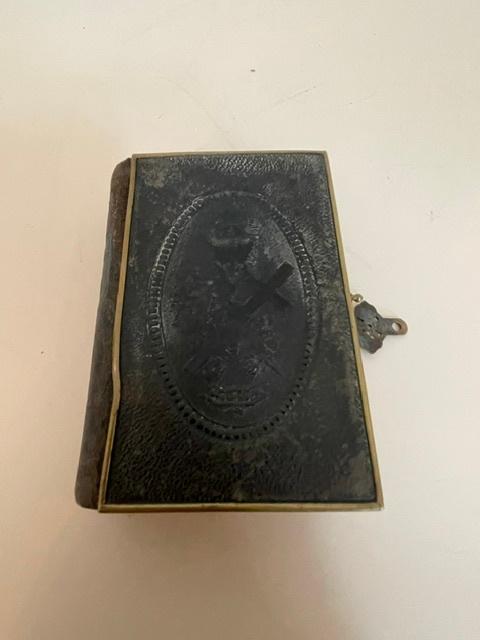 Antiek religieus boekje  bijbel. Paroissien1870 Goud op snee, Antiek en Kunst, Antiek | Boeken en Bijbels, Ophalen