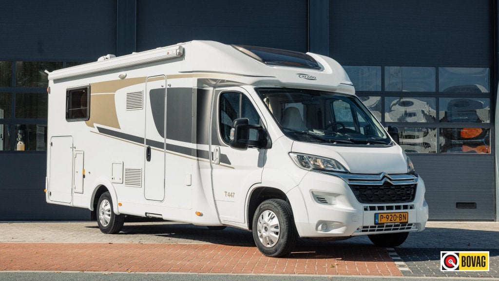 Carado T447 met Hefbed, ABS, Watertank (Schoon), Bedrijf, L-zit