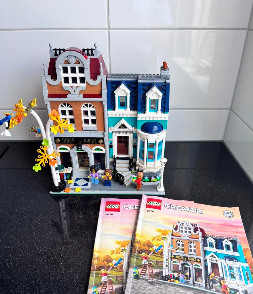 LEGO Creator Expert 10270 Boekenwinkel / Bookshop, Kinderen en Baby's, Speelgoed | Duplo en Lego, Ophalen of Verzenden, Zo goed als nieuw