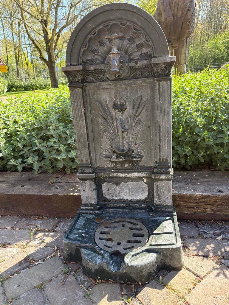 Antieke gietijzeren waterpomp/fontein, Ophalen, Gebruikt, Gietijzer, Fontein