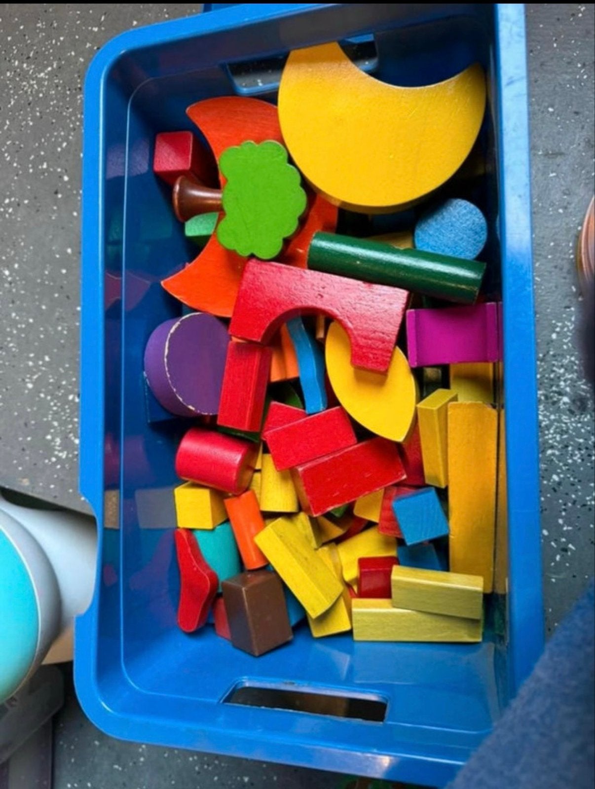 Doos met diverse houten bouwsteentjes, Ophalen of Verzenden, Gebruikt, Overige merken