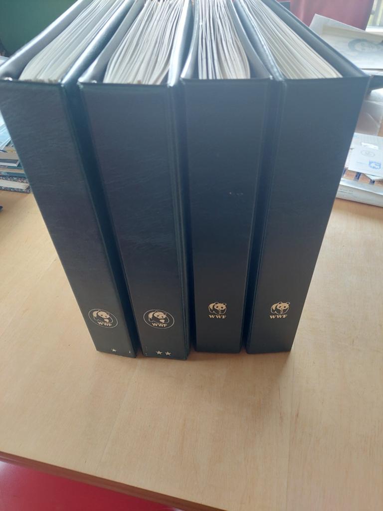 4 postzegelalbums wereld natuurfonds WWF., Postzegels en Munten, Ophalen of Verzenden, Dier of Natuur