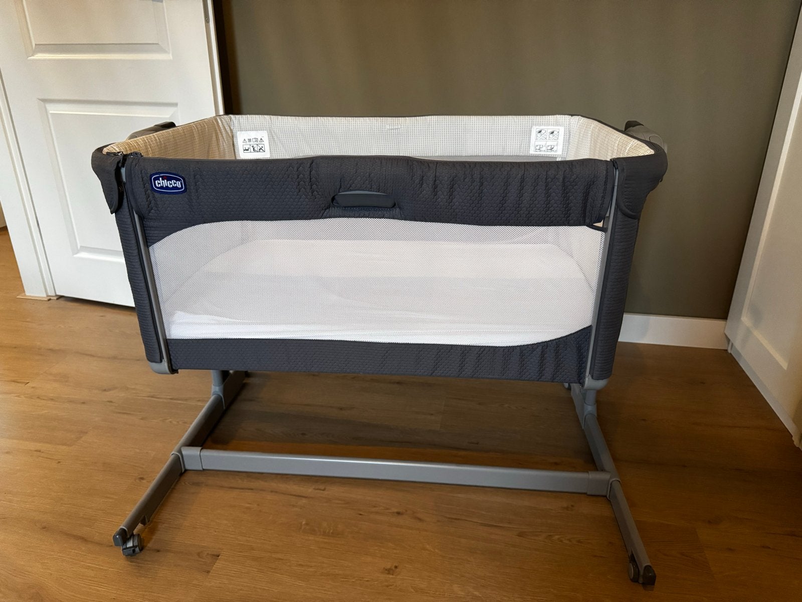Chicco Next2Me Magic Evo co-sleeper wieg 83x50 cm, Kinderen en Baby's, Babywiegjes en Ledikanten, Ophalen, Zo goed als nieuw, Wieg