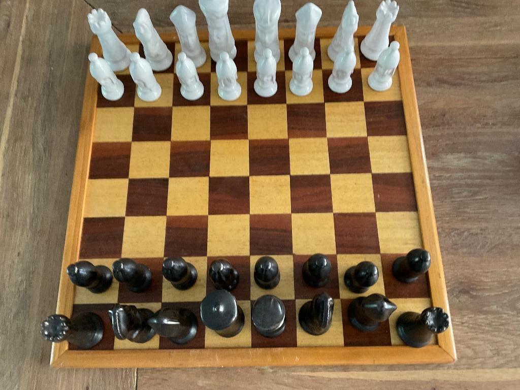 Schaakstukken aardewerk keramiek, Ophalen of Verzenden, Minder dan 500 stukjes, Zo goed als nieuw, Schaken
