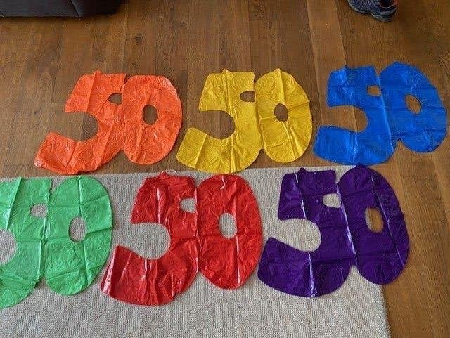 opblaas letters 6 kleuren   50 jaar sara abraham, Hobby en Vrije tijd, Feestartikelen, Ophalen, Zo goed als nieuw, Versiering