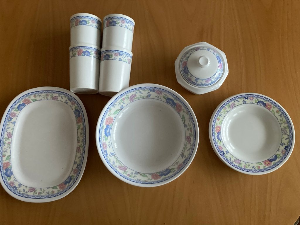 Vanda picknick servies bekers schalen suikerpotje bordjes, Ophalen of Verzenden, Gebruikt