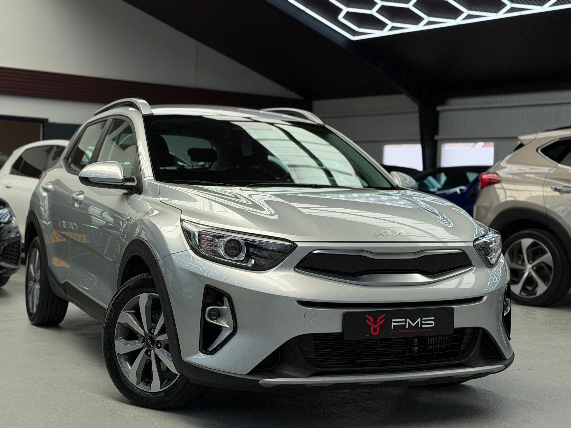 Kia Stonic 1.0 T-GDi MHEV DynamicLine Carplay Camera, Auto's, 1160 kg, Zwart, Met garantie (alle), 100 pk