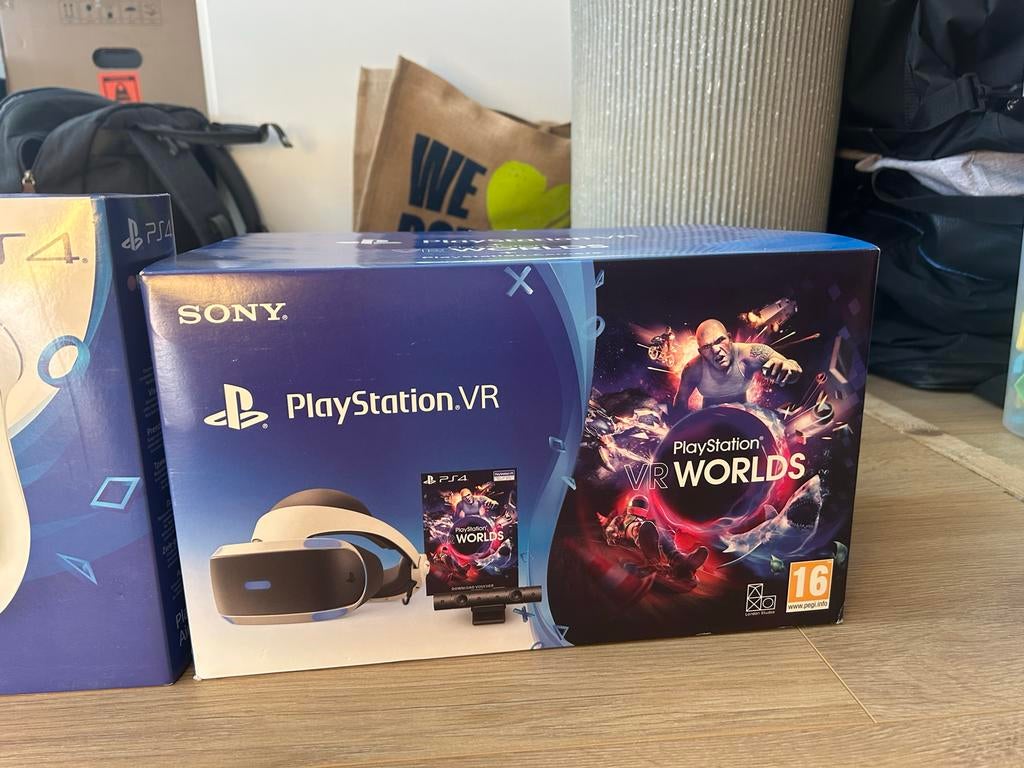 Playstation 4 VR bril + VR Aim Controller - Zo goed als nieu, Spelcomputers en Games, Virtual Reality, Ophalen, Zo goed als nieuw