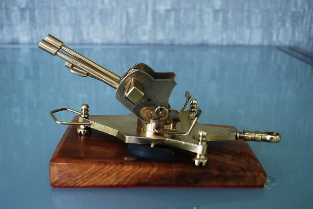 Luchtafweerkanon Messing model op teakhout ZU-23 Trench-art, Ophalen of Verzenden