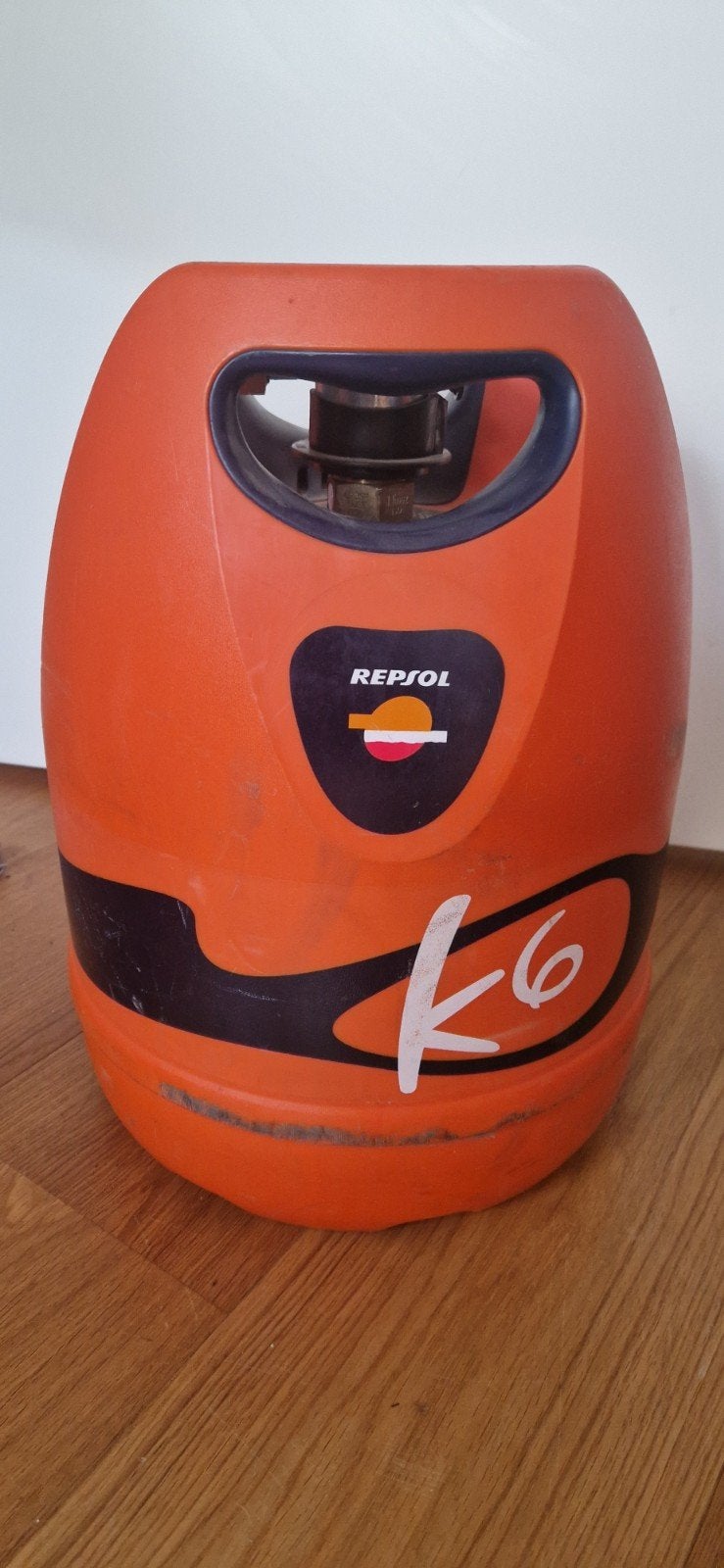 Spaanse gasfles met nog een kg gas, Ophalen, Zo goed als nieuw