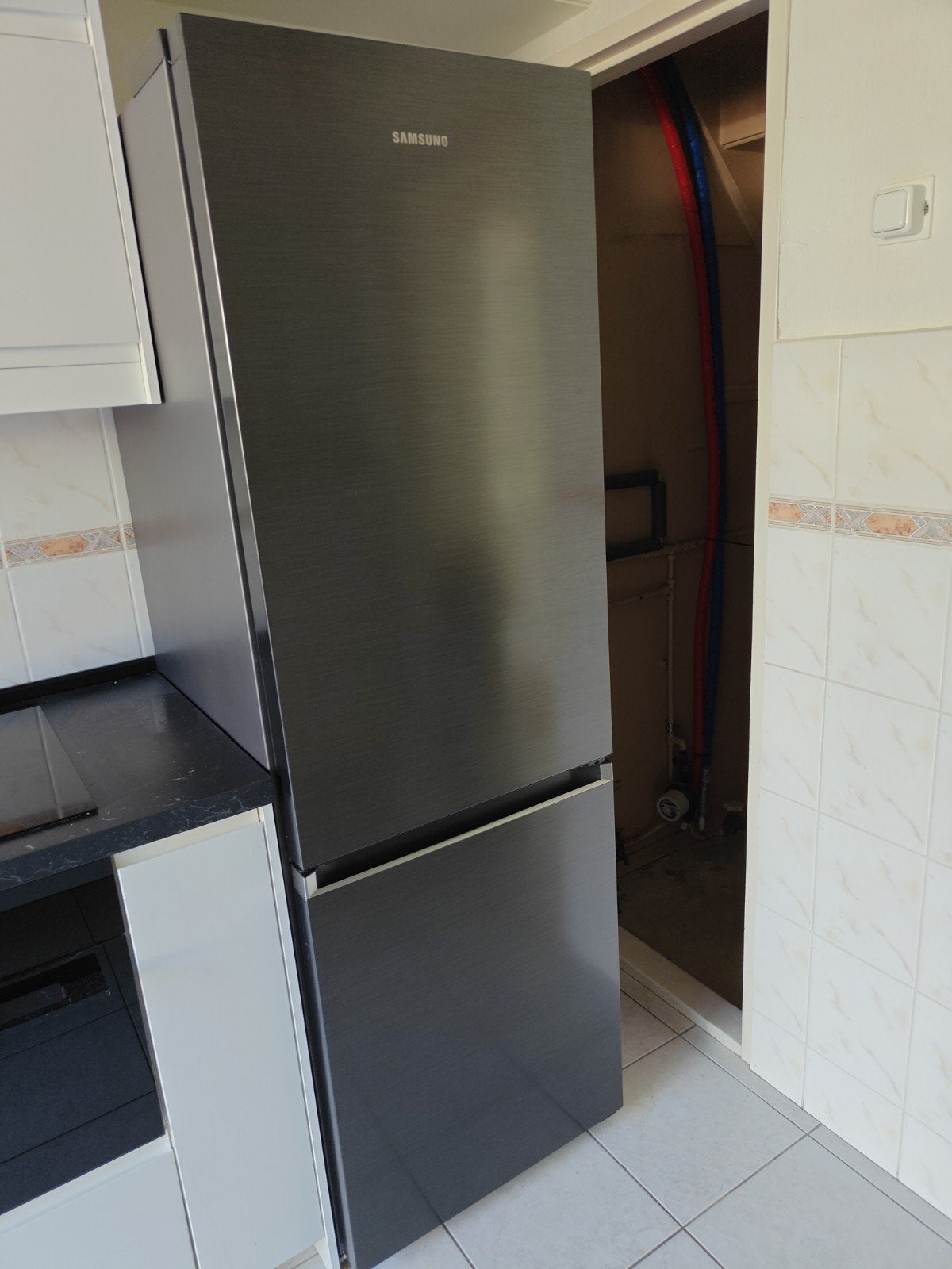 Samsung RB34T605CB1, Witgoed en Apparatuur, Koelkasten en IJskasten, Ophalen, 200 liter of meer, Met aparte vriezer, 160 cm of meer