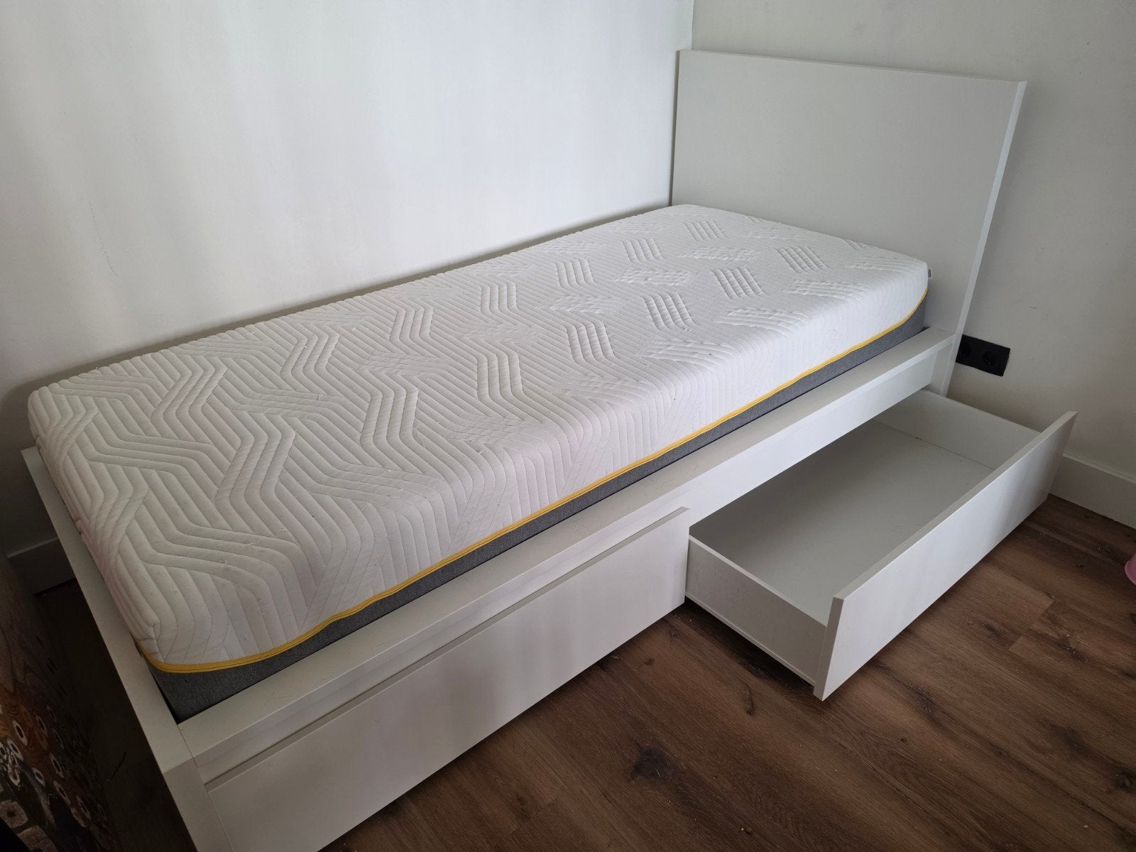 Ikea Malm Eenpersoonsbed met lades en tempur matras - Wit, Ophalen, 90 cm, Eenpersoons, Wit