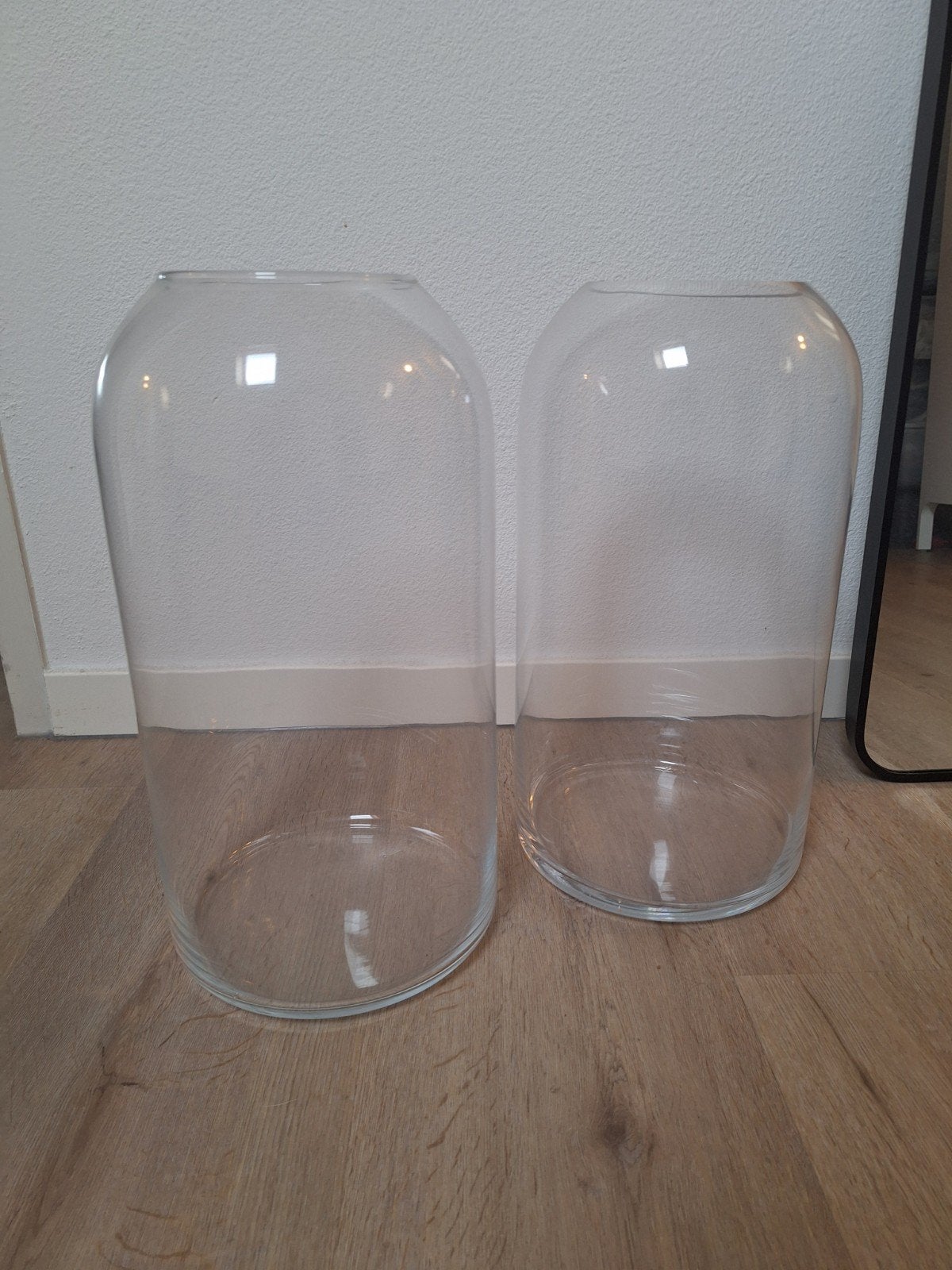 2 Grote Glazen Vazen - 43 cm Hoog, Huis en Inrichting, Woonaccessoires | Vazen, Transparant, Ophalen, 43 cm, Glas