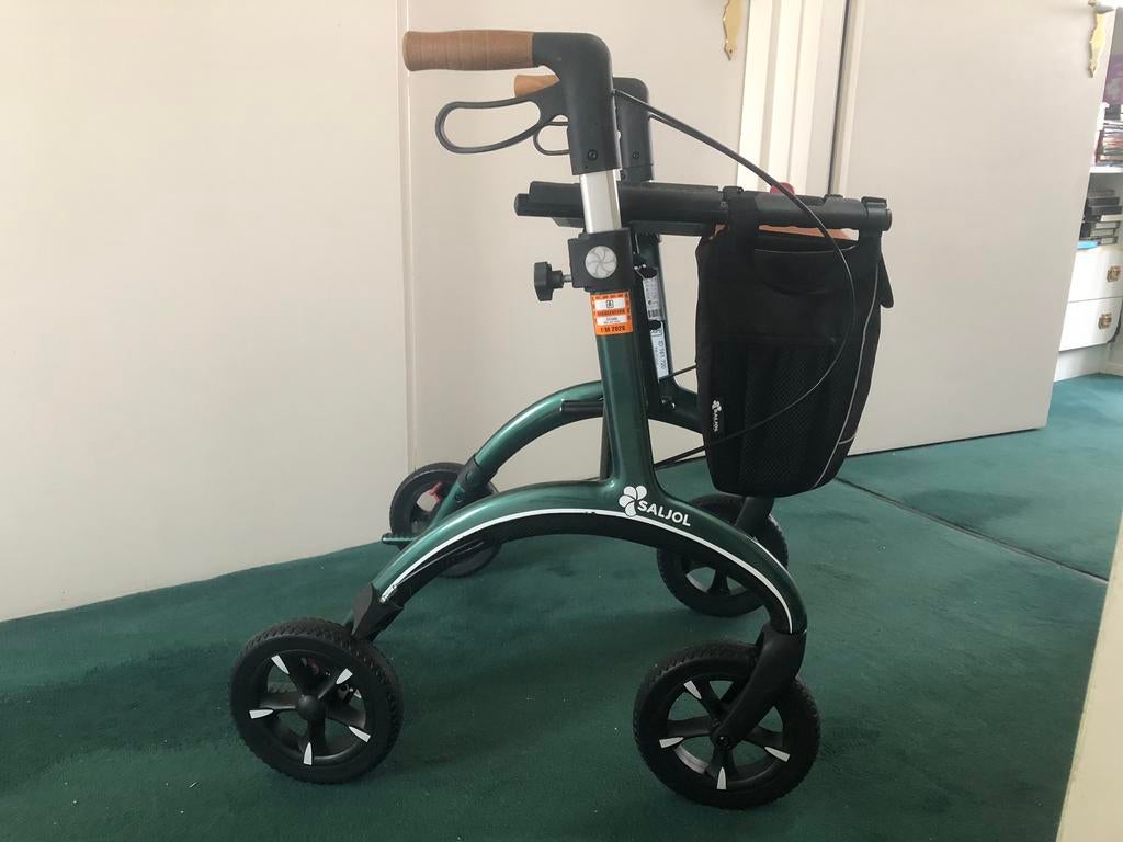 Rollater  saljol  van cabon  €299, Diversen, Rollators, Ophalen, Opvouwbaar, Zo goed als nieuw