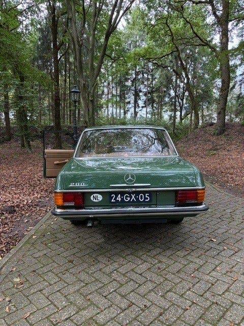 Mercedes-Benz 200 W115 /8 Nickelgrün (DB870) 1975 oldtimer, foto 8