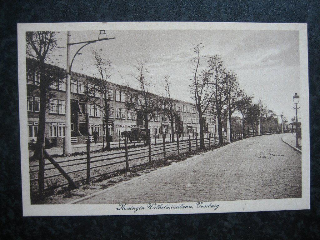VOORBURG Wilhelminalaan met  spoorrails en paard en wagen, Ophalen of Verzenden, Voor 1920, Zuid-Holland
