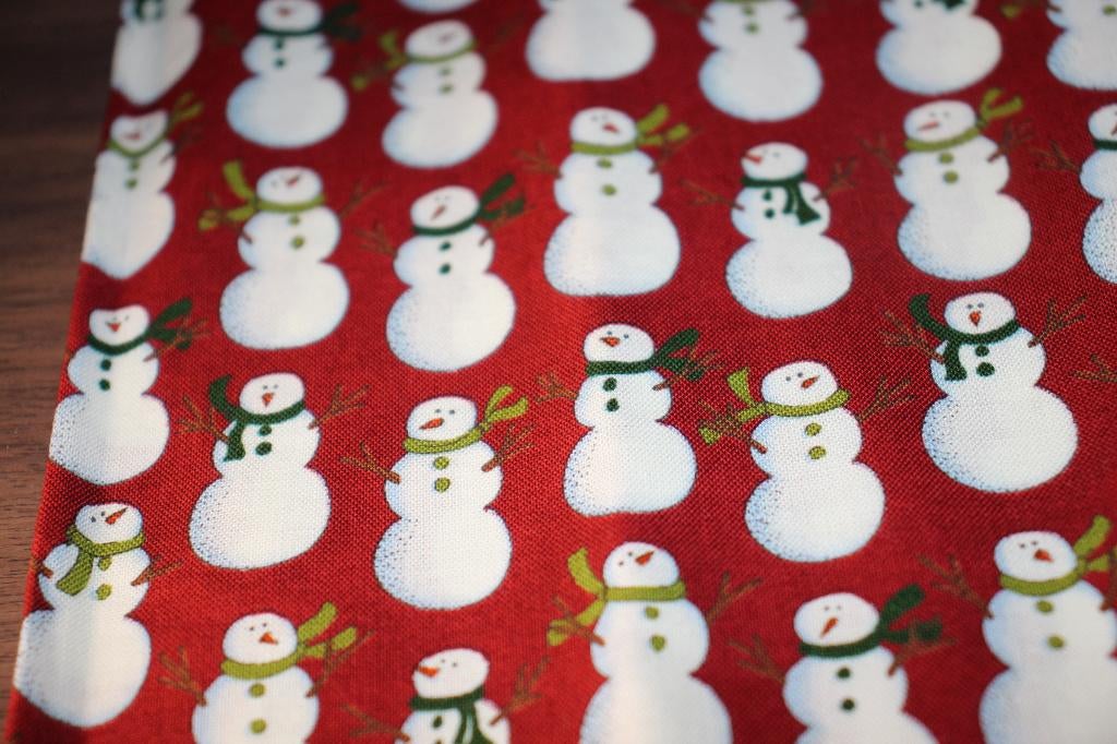 Coupon quilt 100% katoen stof - rood sneeuwpop kerst #4008, Nieuw, Ophalen of Verzenden, 30 tot 120 cm, Katoen