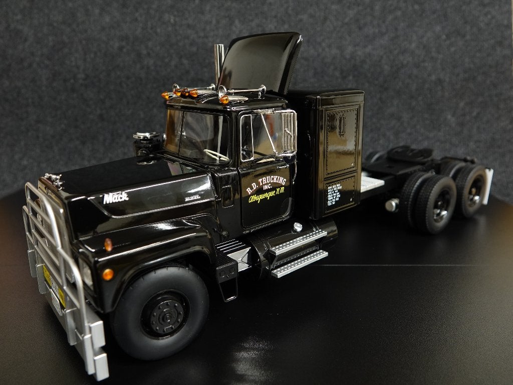 Road Kings 1:18 1974 Mack RL700L Convoy + Rubber Duck figuur, Hobby en Vrije tijd, Modelauto's | 1:18, Overige merken, Auto, Onbekend