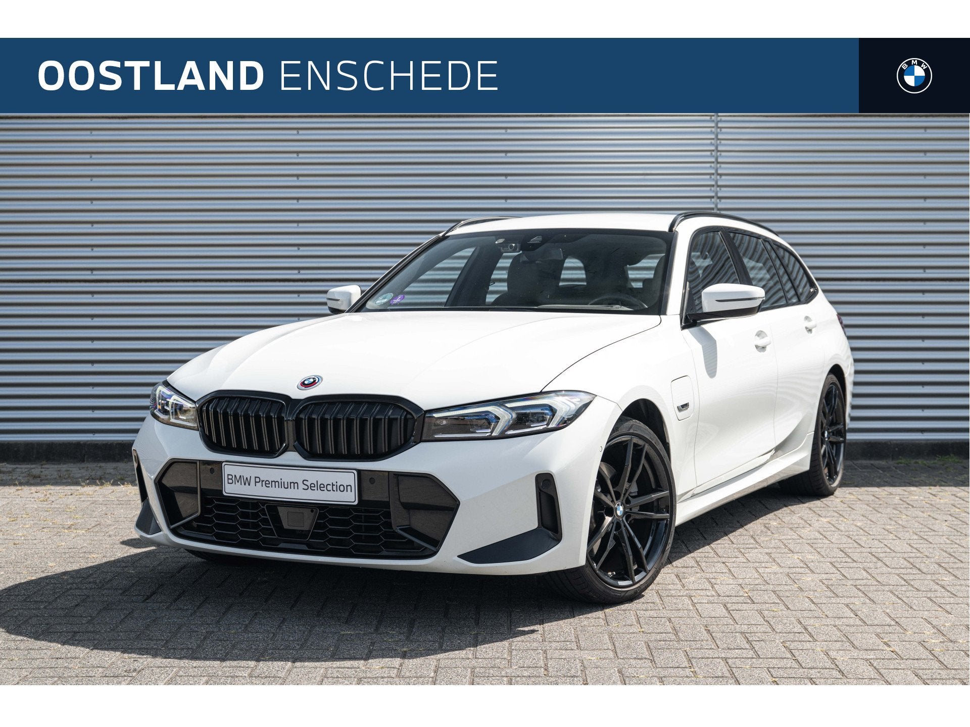 BMW 3 Serie Touring 330e M Sport Automaat / Achteruitrijcame, Auto's, Gebruikt, 4 cilinders, Met garantie (alle), Wit