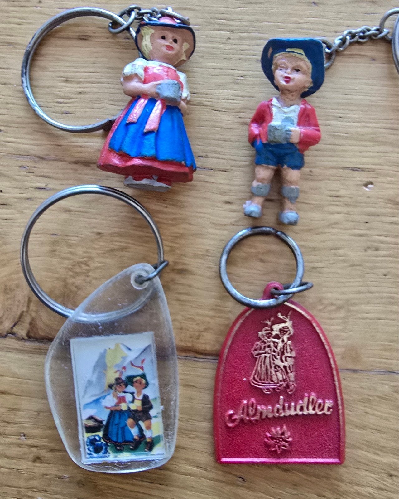 Sleutelhanger9 Oostenrijkse/Alpenstijl figuren en Almdudler, Verzamelen, Ophalen of Verzenden, Gebruikt, Knuffel of Figuurtje