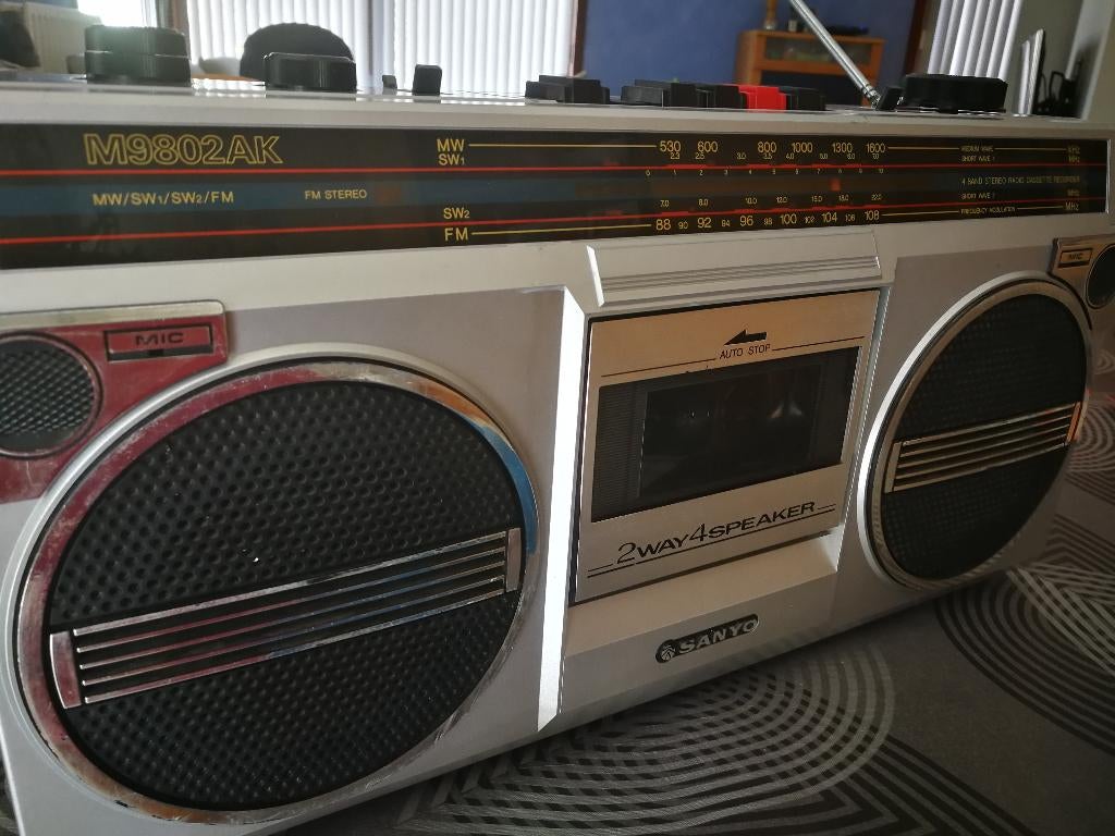 radio cassette Sanyo M9802AK uit begin jaren '80, Ophalen of Verzenden, Gebruikt, Radio