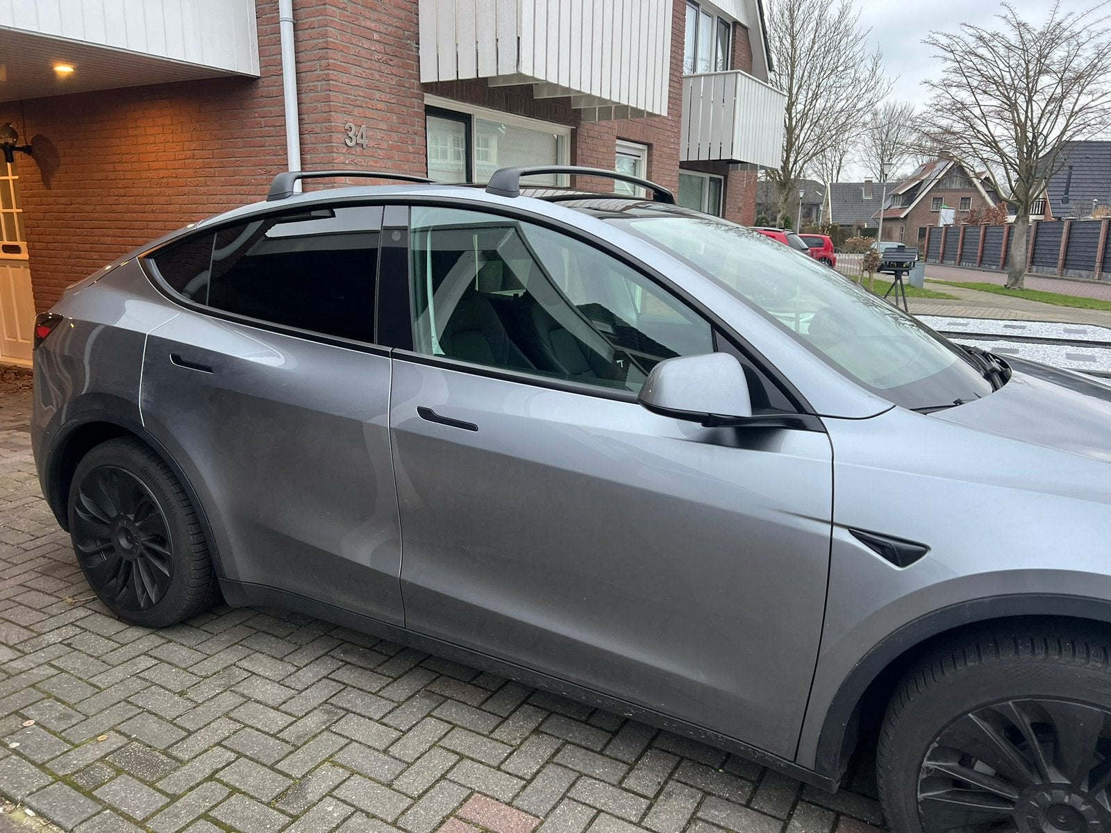 Tesla Model Y Dakdragers, Ophalen, Zo goed als nieuw