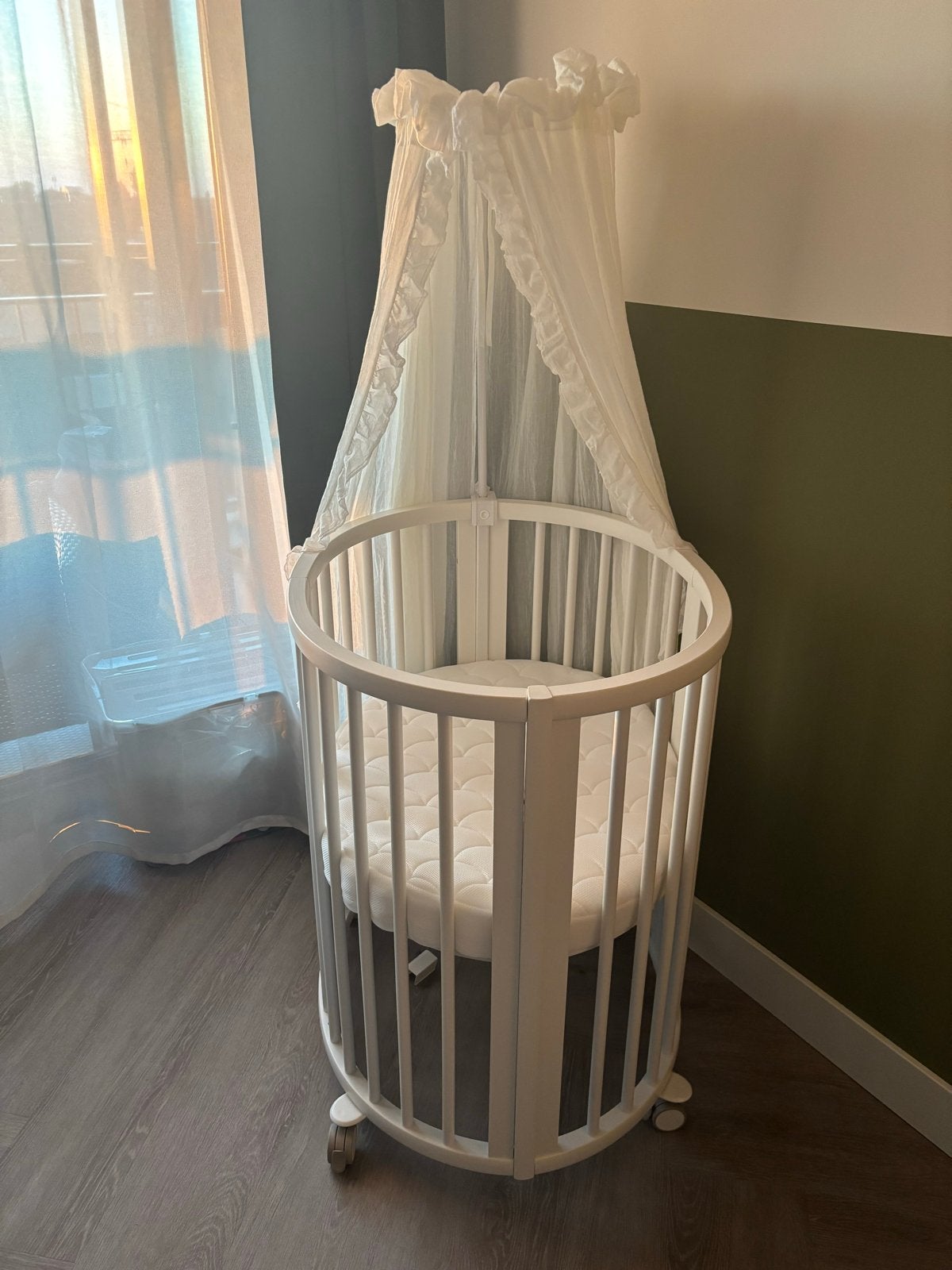 Stokke Sleepi Wieg - Nieuwstaat met matras en hemeltje, Ophalen, Zo goed als nieuw, Wieg