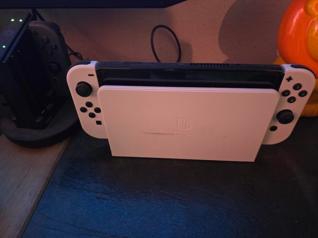 Nintendo Switch OLED Compleet Pakket met Accessoires, Spelcomputers en Games, Games | Nintendo Switch, Ophalen of Verzenden