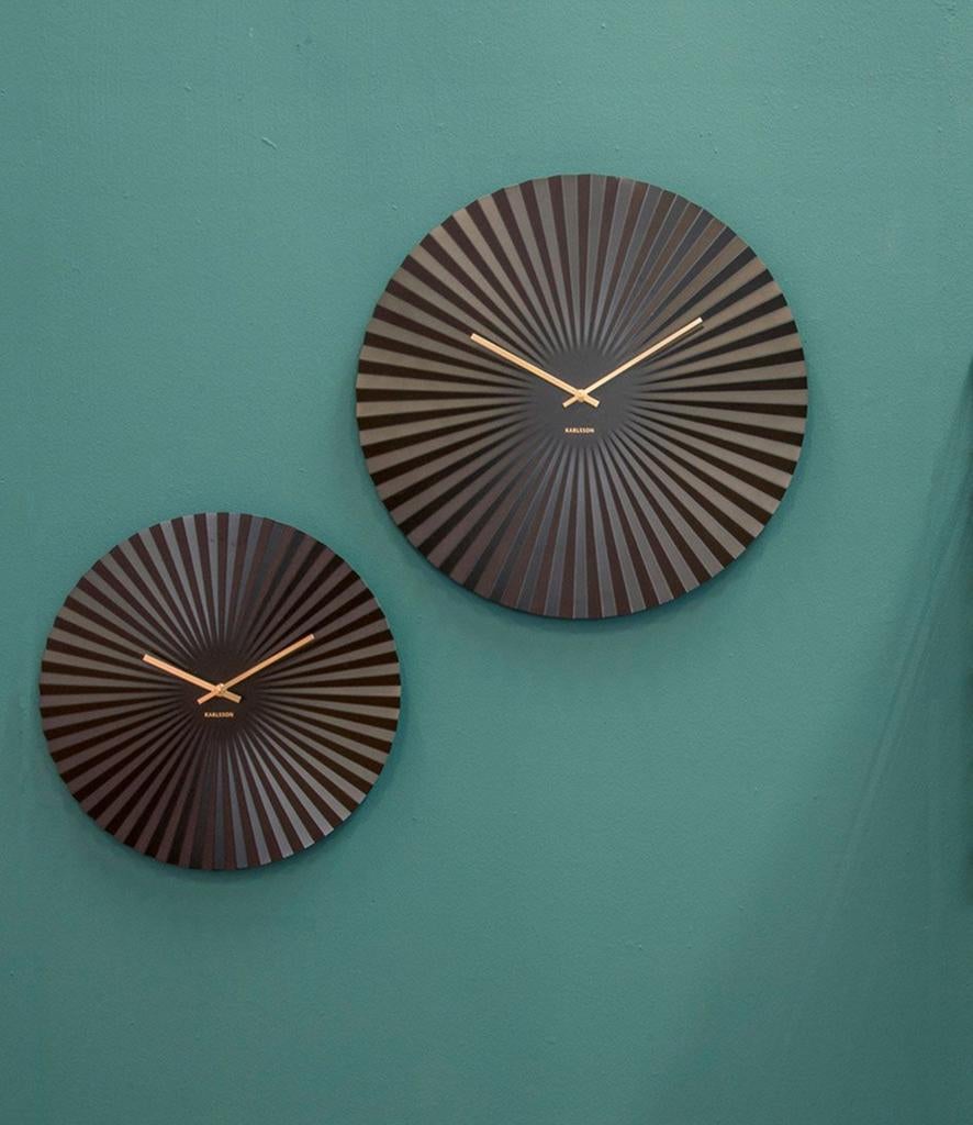 Klok Karlsson Sensu Steel Black 2 maten, Huis en Inrichting, Woonaccessoires | Klokken, Ophalen, Zo goed als nieuw, Wandklok