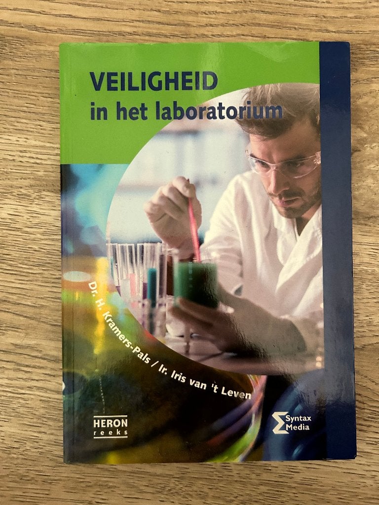 Veiligheid in het laboratorium, Boeken, Diverse auteurs, Zo goed als nieuw, Beta, HBO