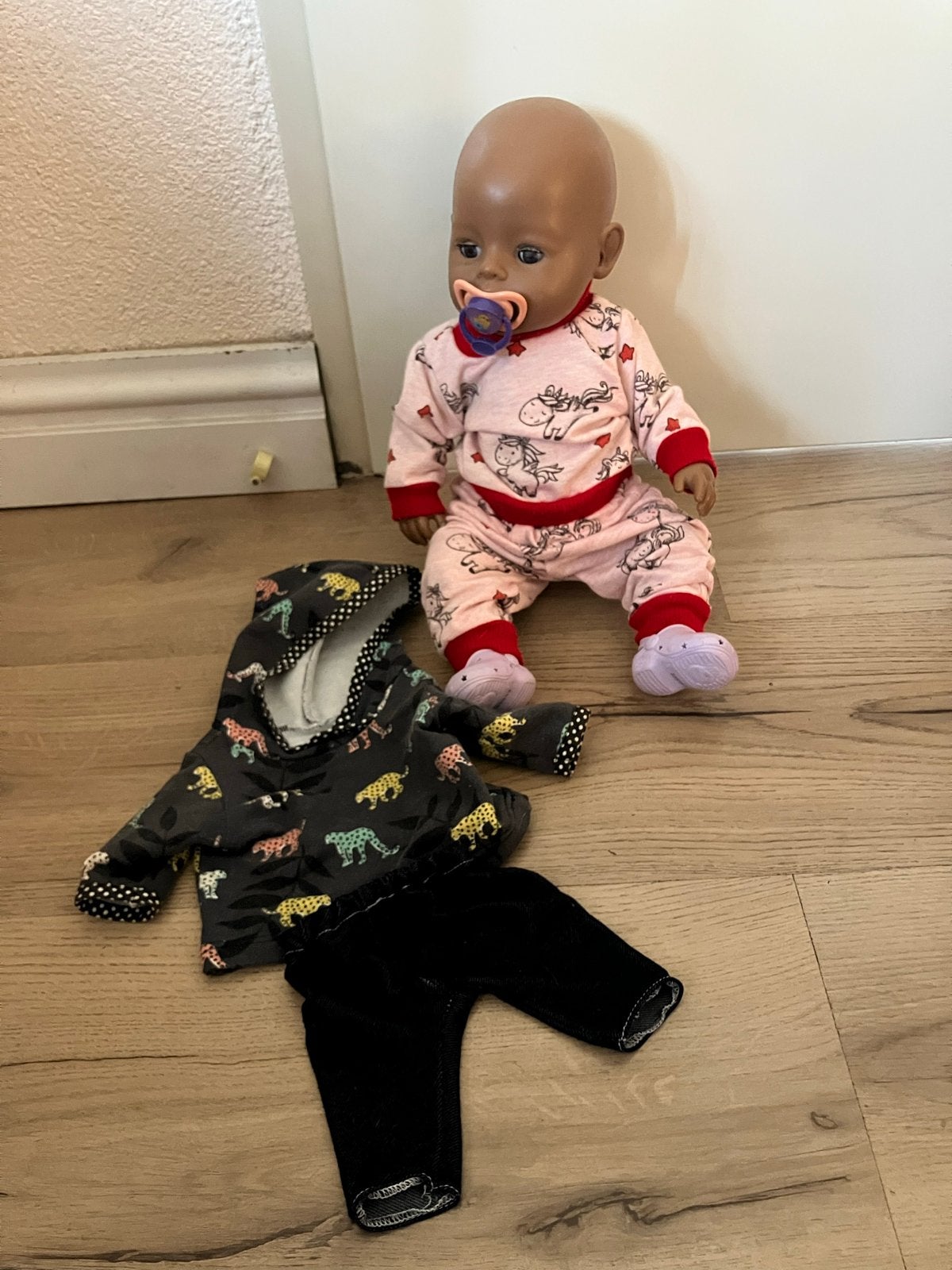 Baby Born pop met kleertjes en extra setje, Ophalen of Verzenden, Gebruikt, Babypop
