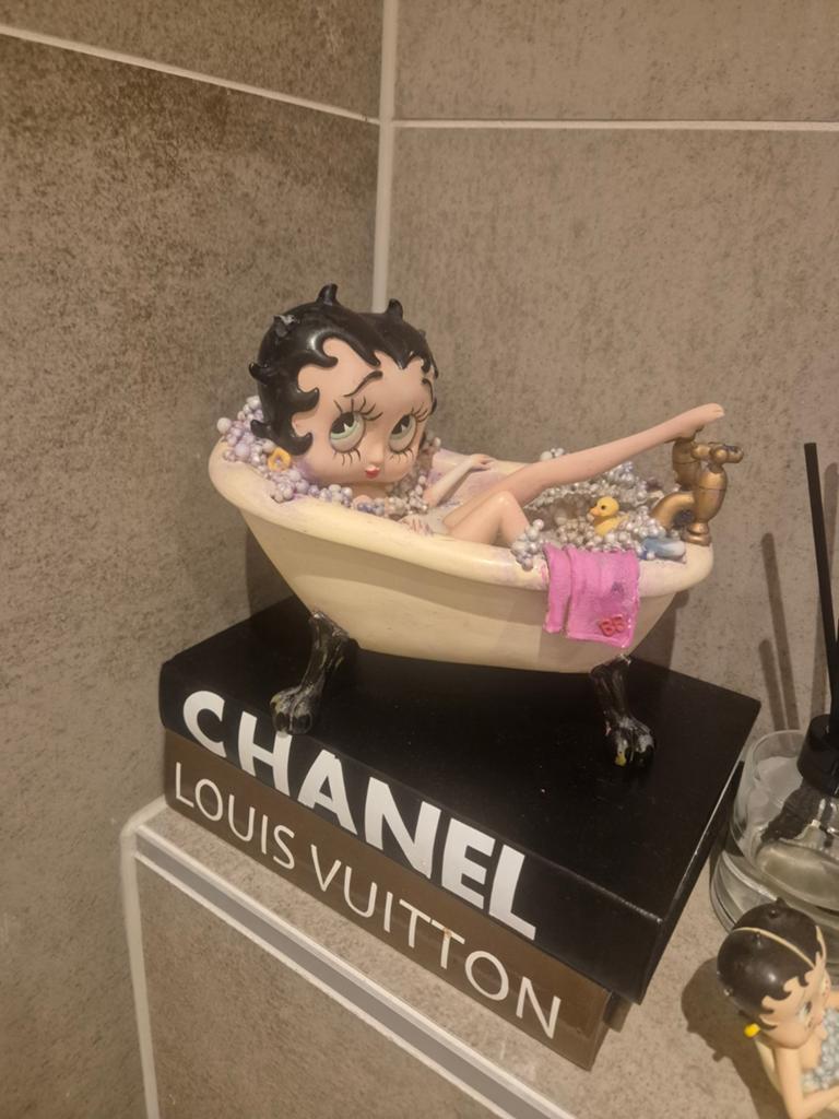 Betty Boop beeld in bad, Ophalen of Verzenden, Zo goed als nieuw
