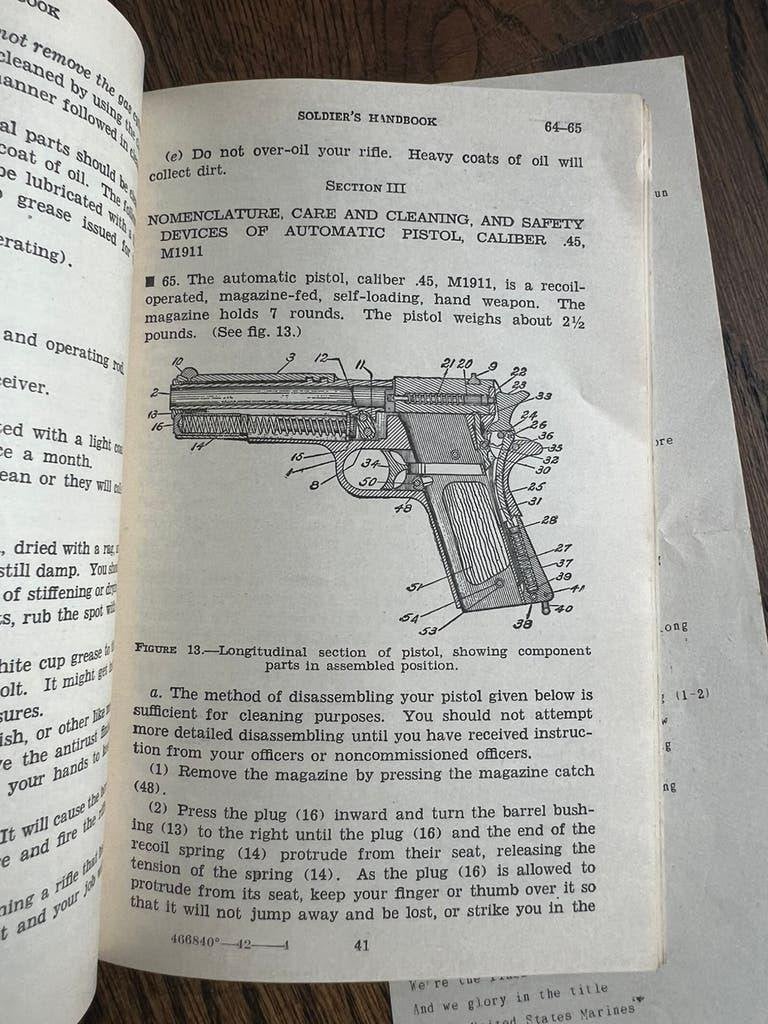 WO2 Amerikaans M1 garand handboek wapens uitrusting + lied, Amerika, Verzenden, Boek of Tijdschrift