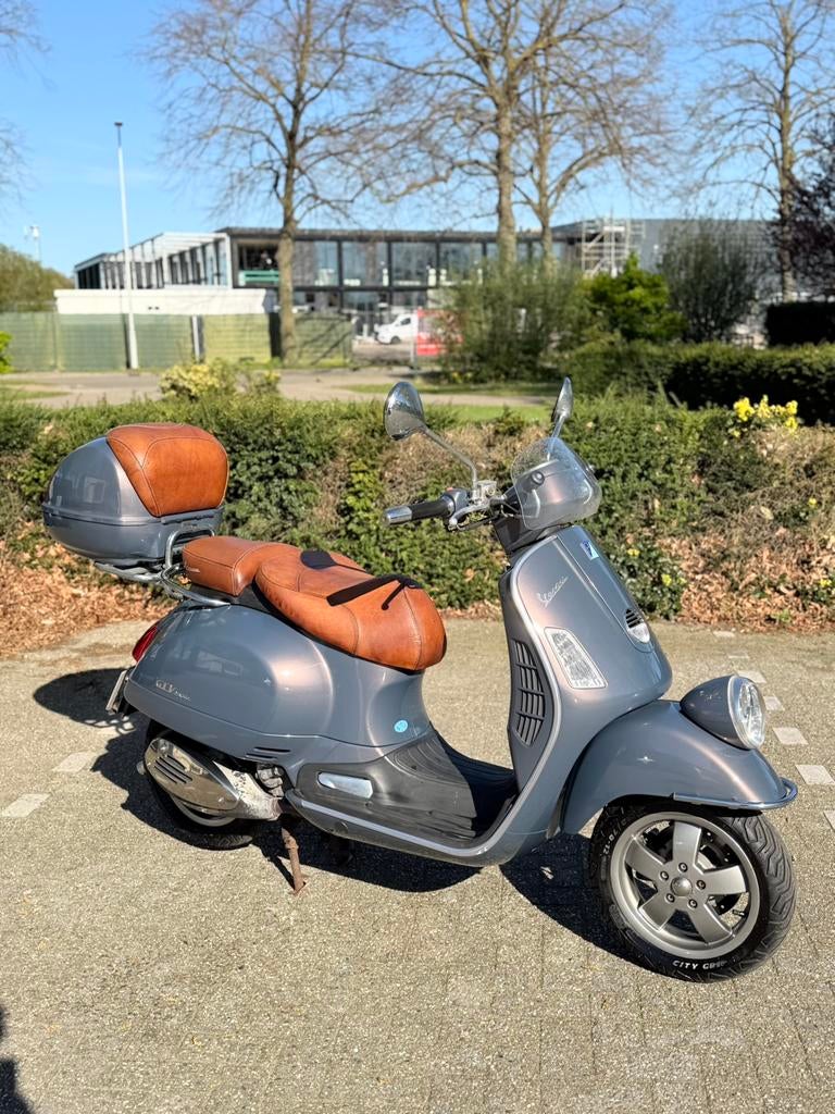 Vespa GTV 250 ie motor scooter GTS 300 125