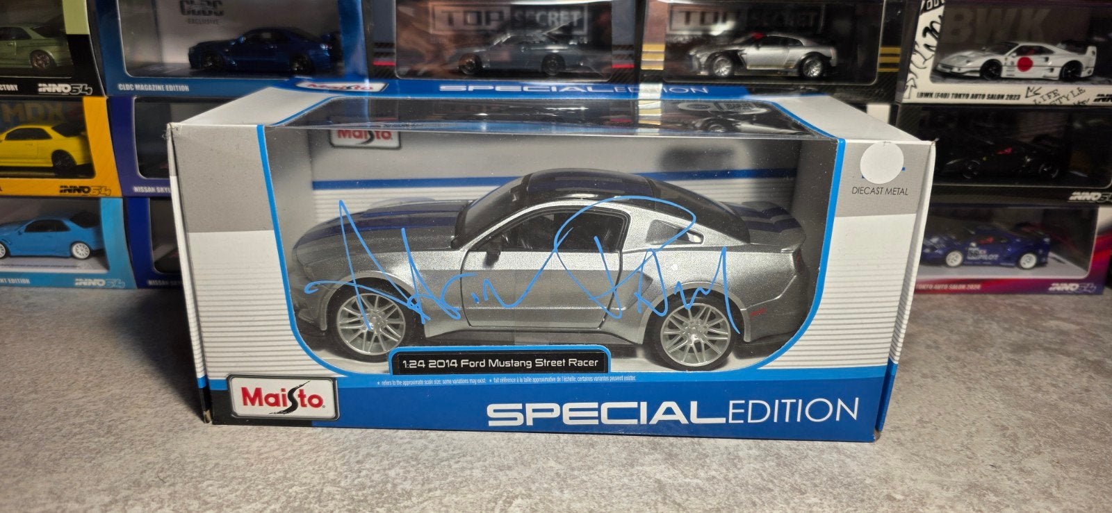 1:24 Ford mustang custom Need for speed signed Aaron Paul, Ophalen of Verzenden, Nieuw, Auto, Maisto